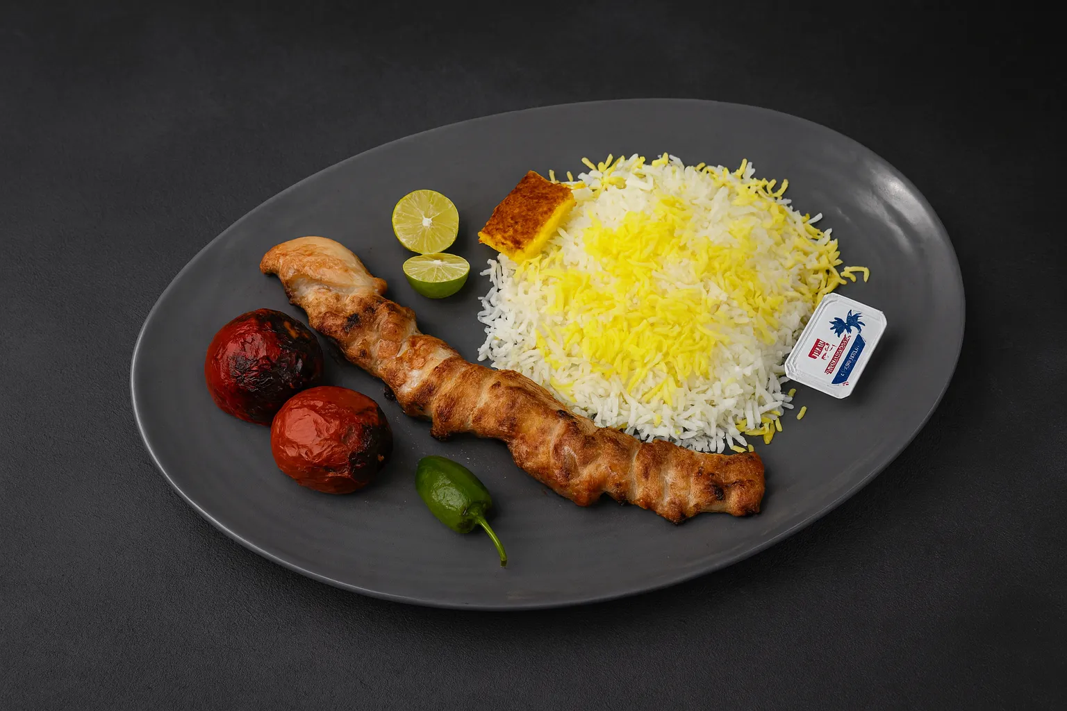 "چلو جوجه کباب ران با برنج زعفرانی، گوجه کبابی و تهدیگ طلایی